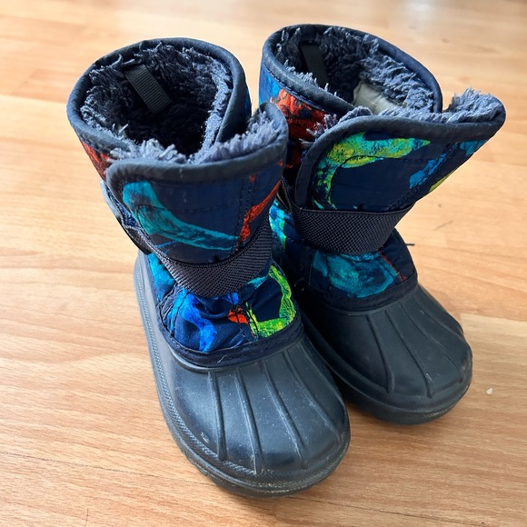 Place Winter Boots - Picture 2 of 6